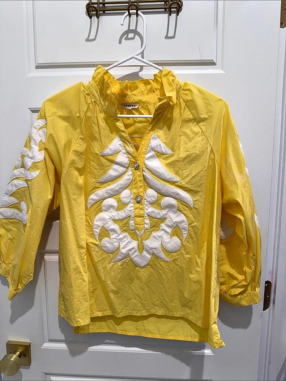 Jodifl Bold Applique Ruffle Neck Top Yellow & White Size Small